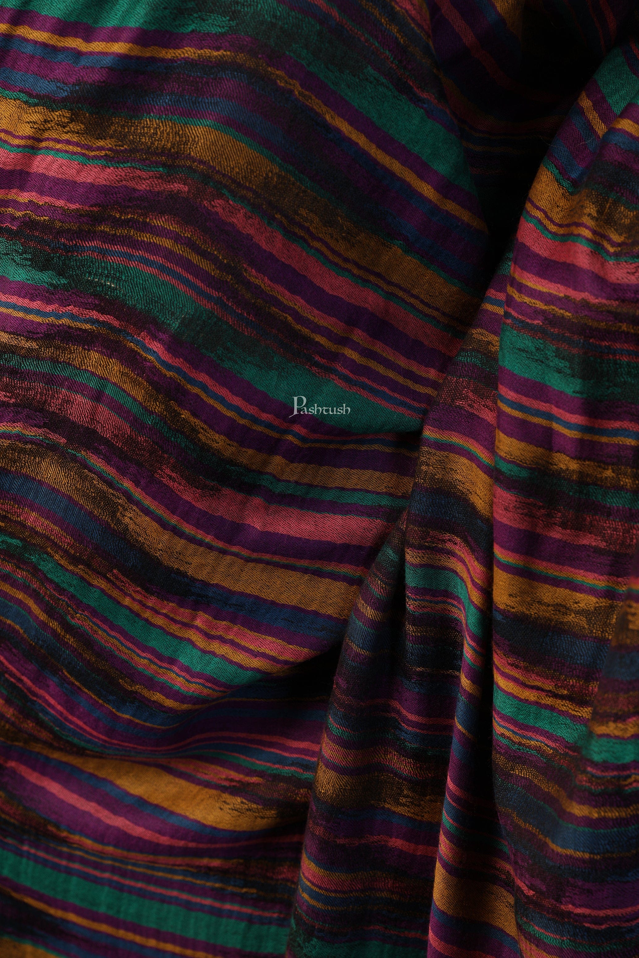 Pashtush His And Her Gift Set Of 100% Pure Wool Reversible Stole and Shawl With Wooden Chester Box, Multicolour - Image 6