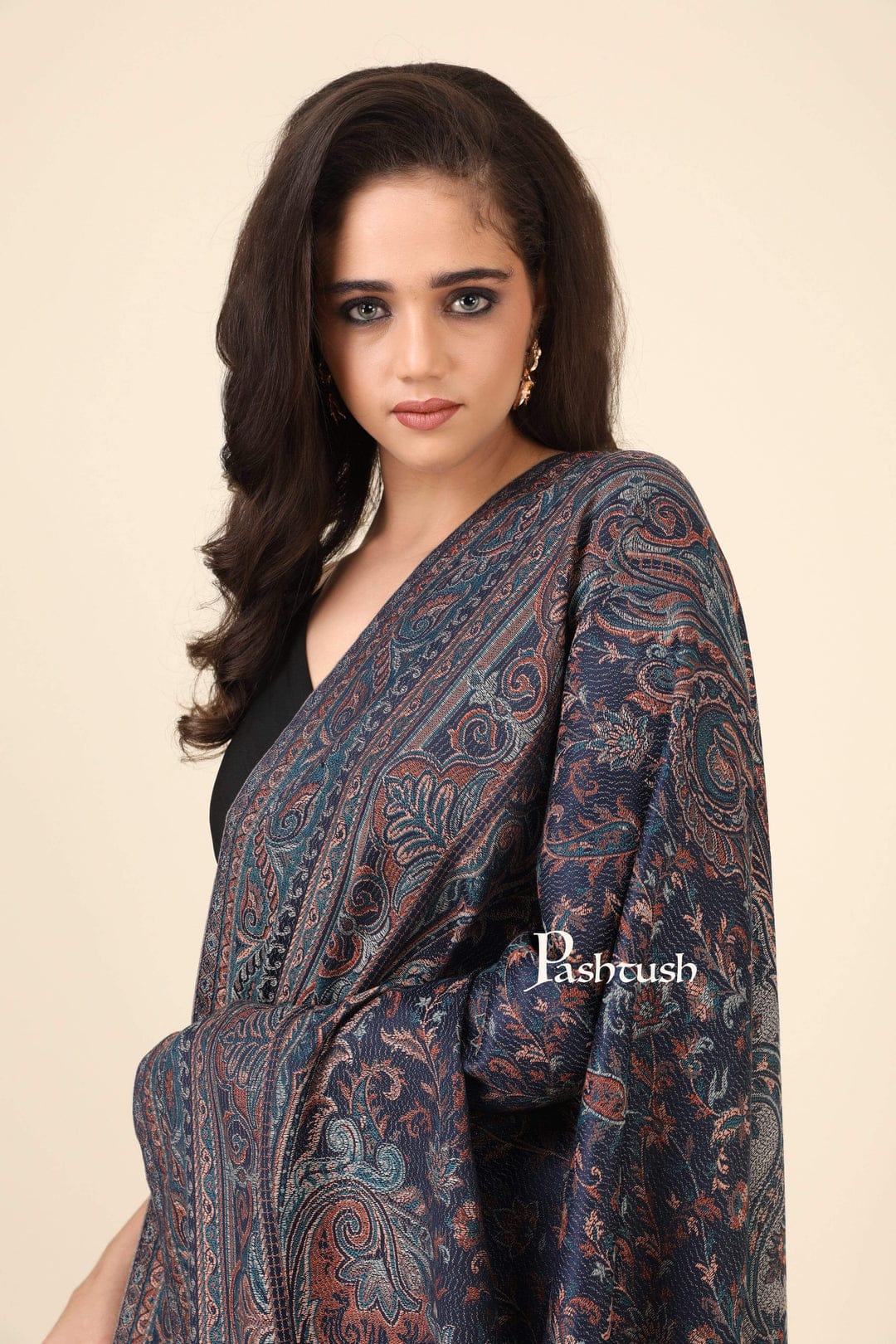 Pashtush His And Her Gift Set of Mens Fine Wool Stole and Womens Jamawar Shawl, Premium Gift Box Packaging, Taupe and Blue - Image 10