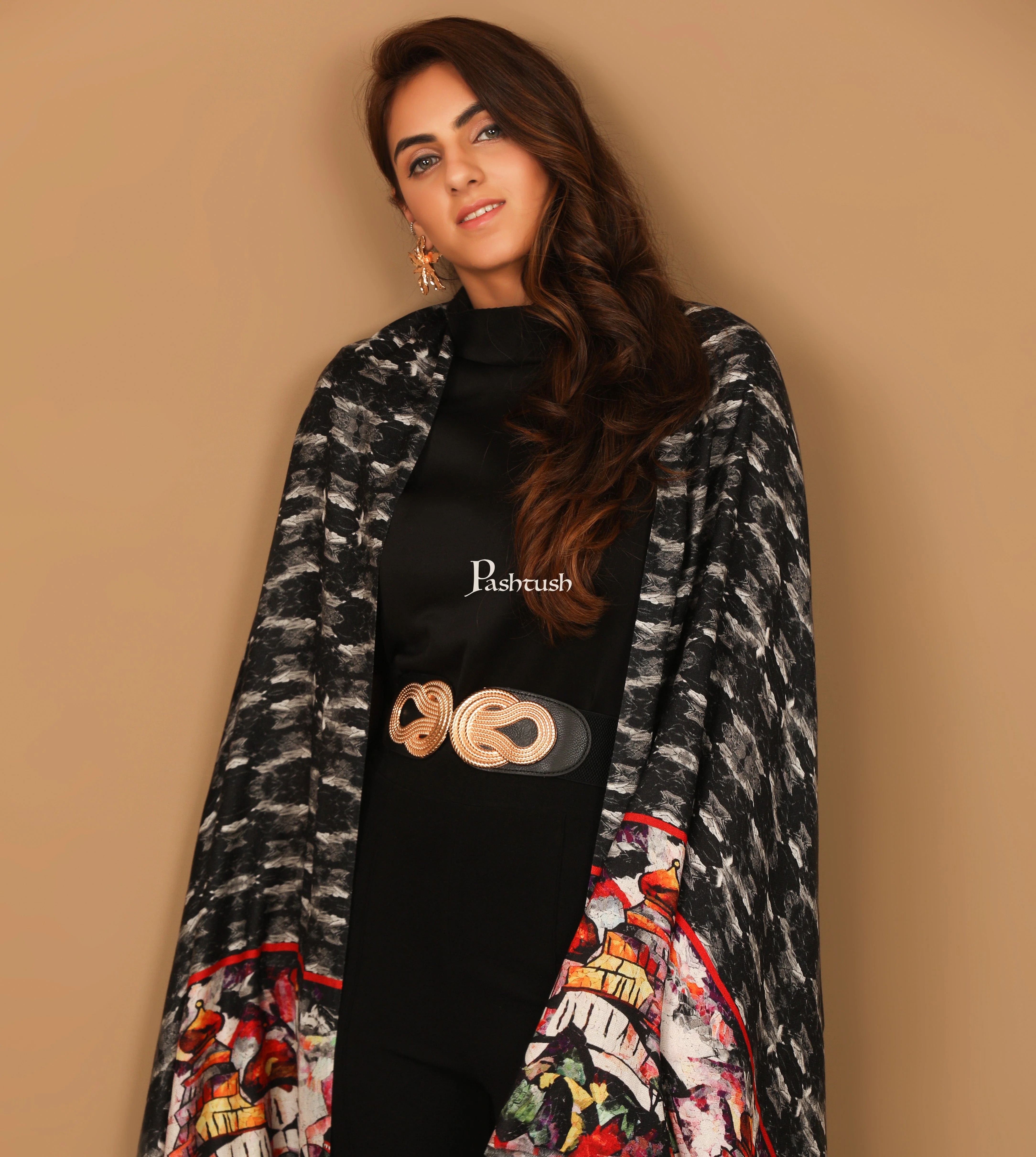 Pashtush His And Her Set Of Fine Wool and Printed Bamboo Stoles With Premium Gift Box Packaging, Beige and Black - Image 11