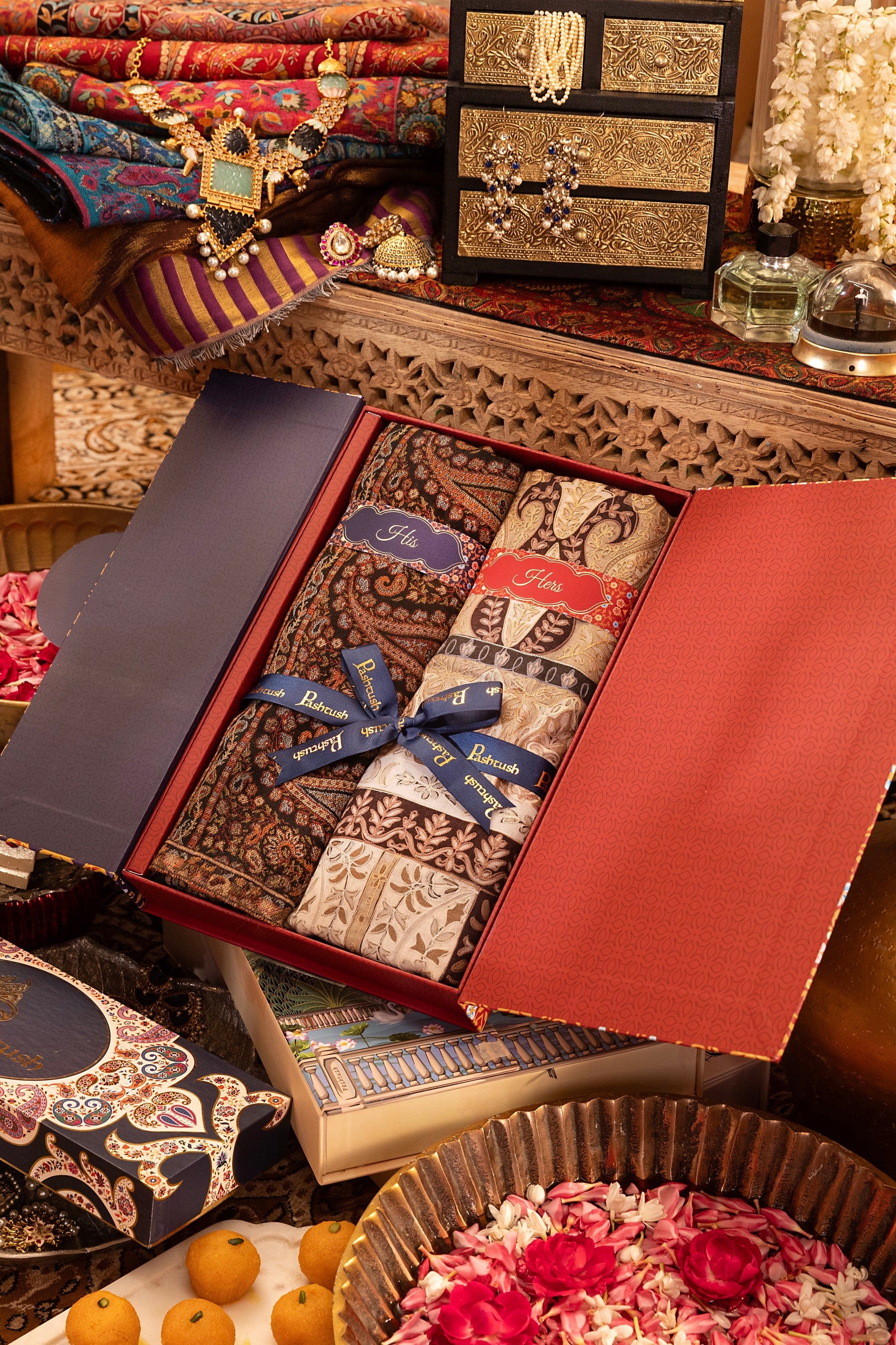 Pashtush His And Her Set Of Mens Fine Wool Palla Shawl and Womens Kalamkari Shawl, Premium Gift Box Packaging, Black and Multicolour - Image 3