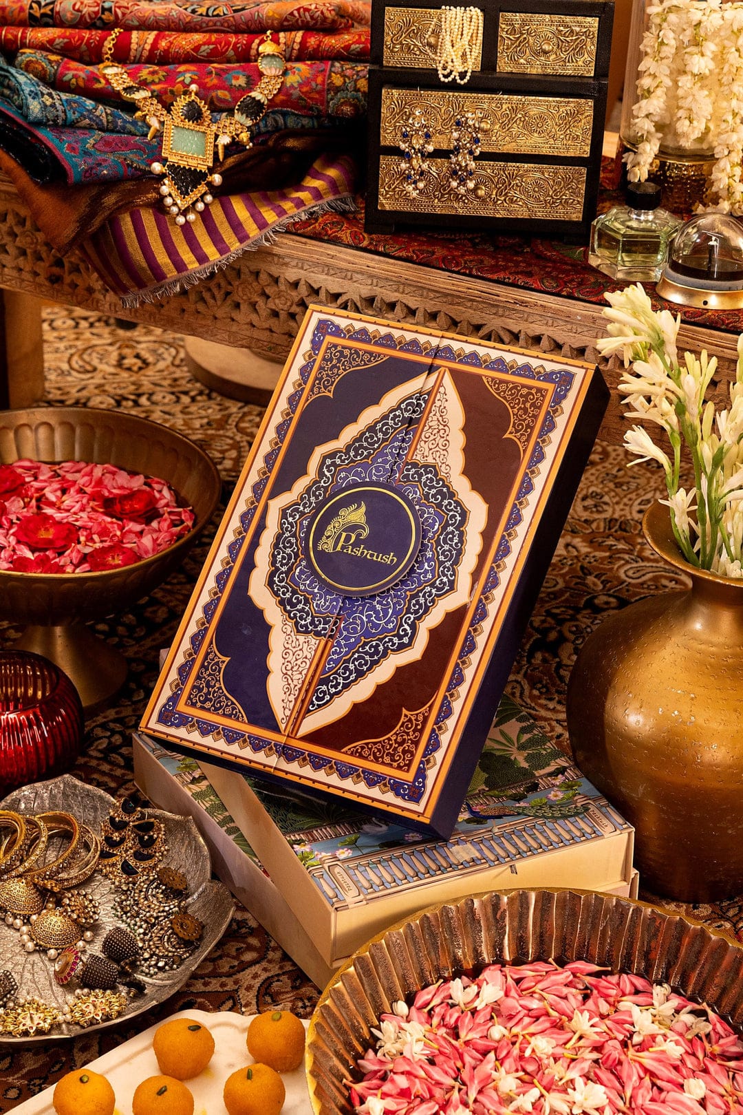 Pashtush His And Her Set Of Twilight Stoles, Premium Gift Box Packaging, Maroon and Black - Image 2
