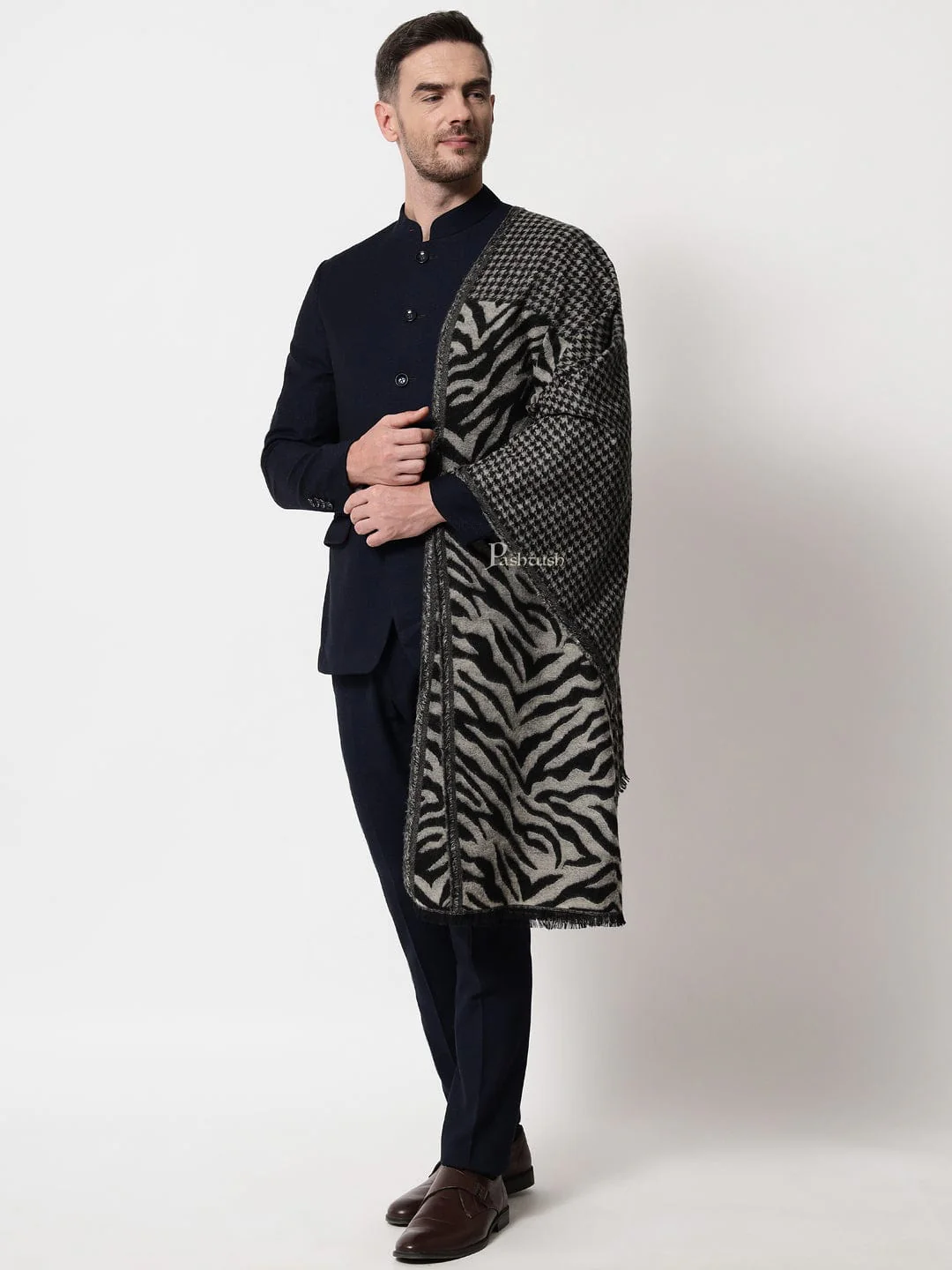 Pashtush mens Acro Wool stole, Monotone Wild Stripes design, Black - Image 4
