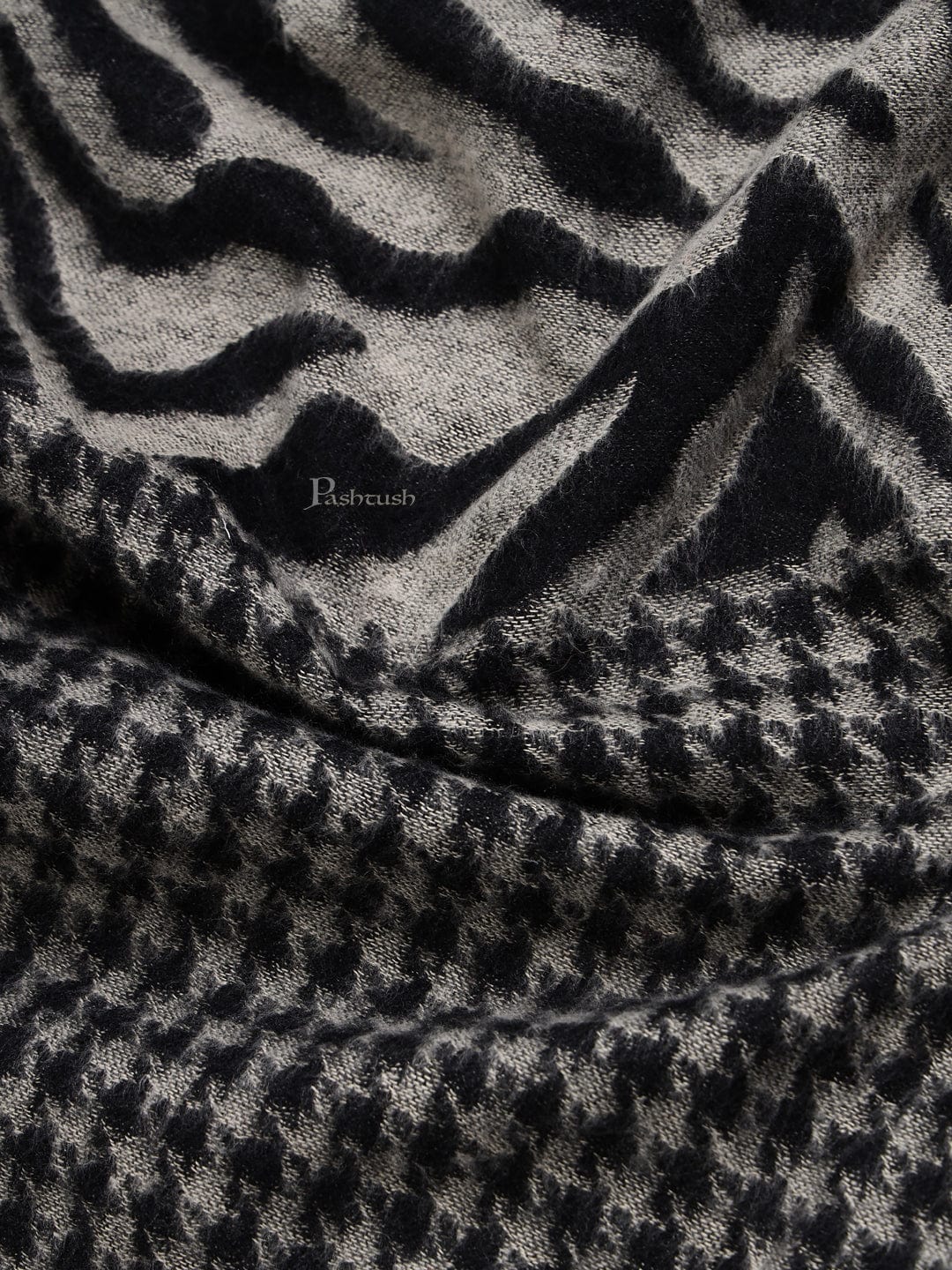 Pashtush mens Acro Wool stole, Monotone Wild Stripes design, Black - Image 6