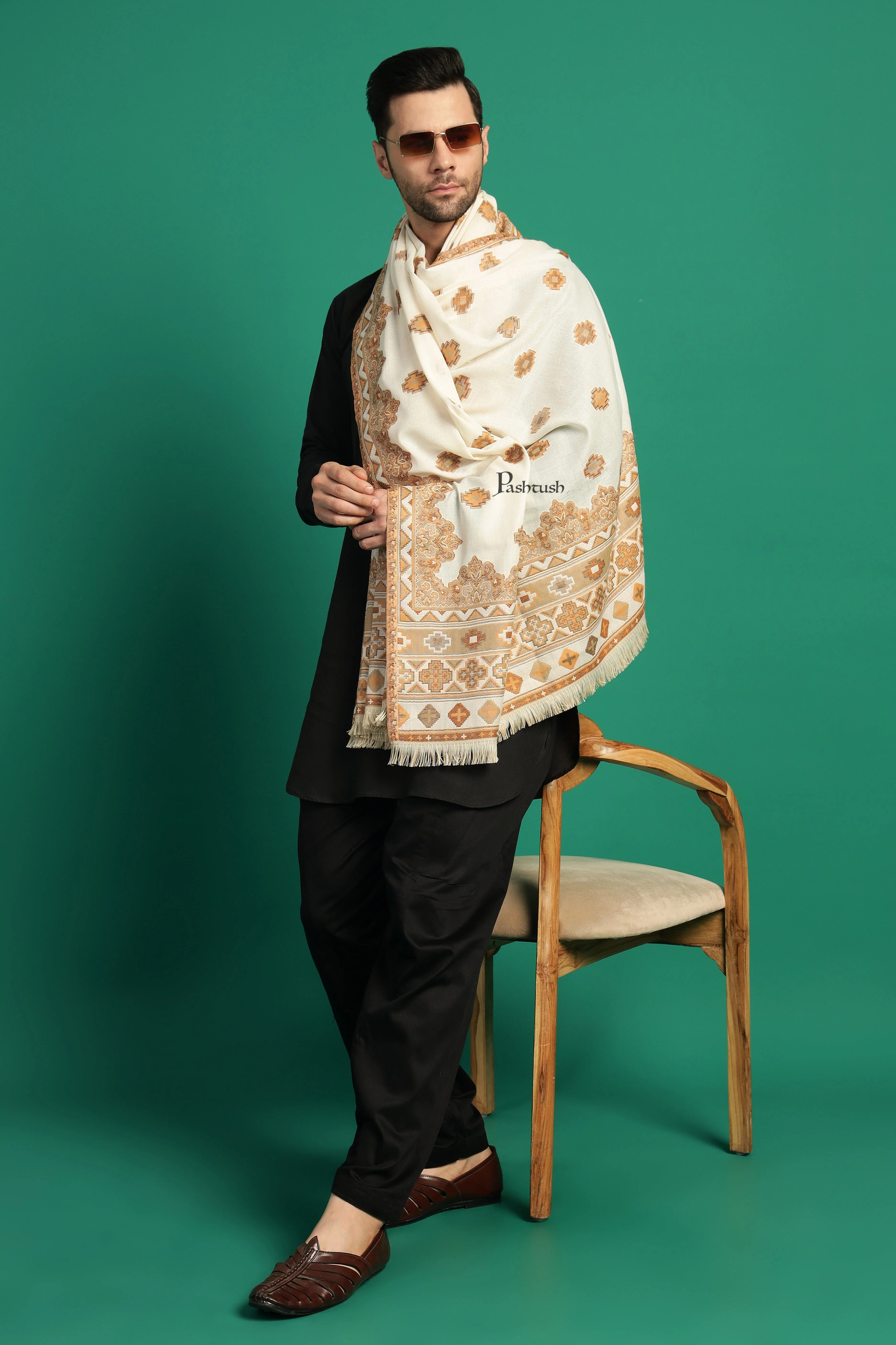 Pashtush Mens Faux Pashmina Stole, Aztec Design Design, Ivory - Image 8
