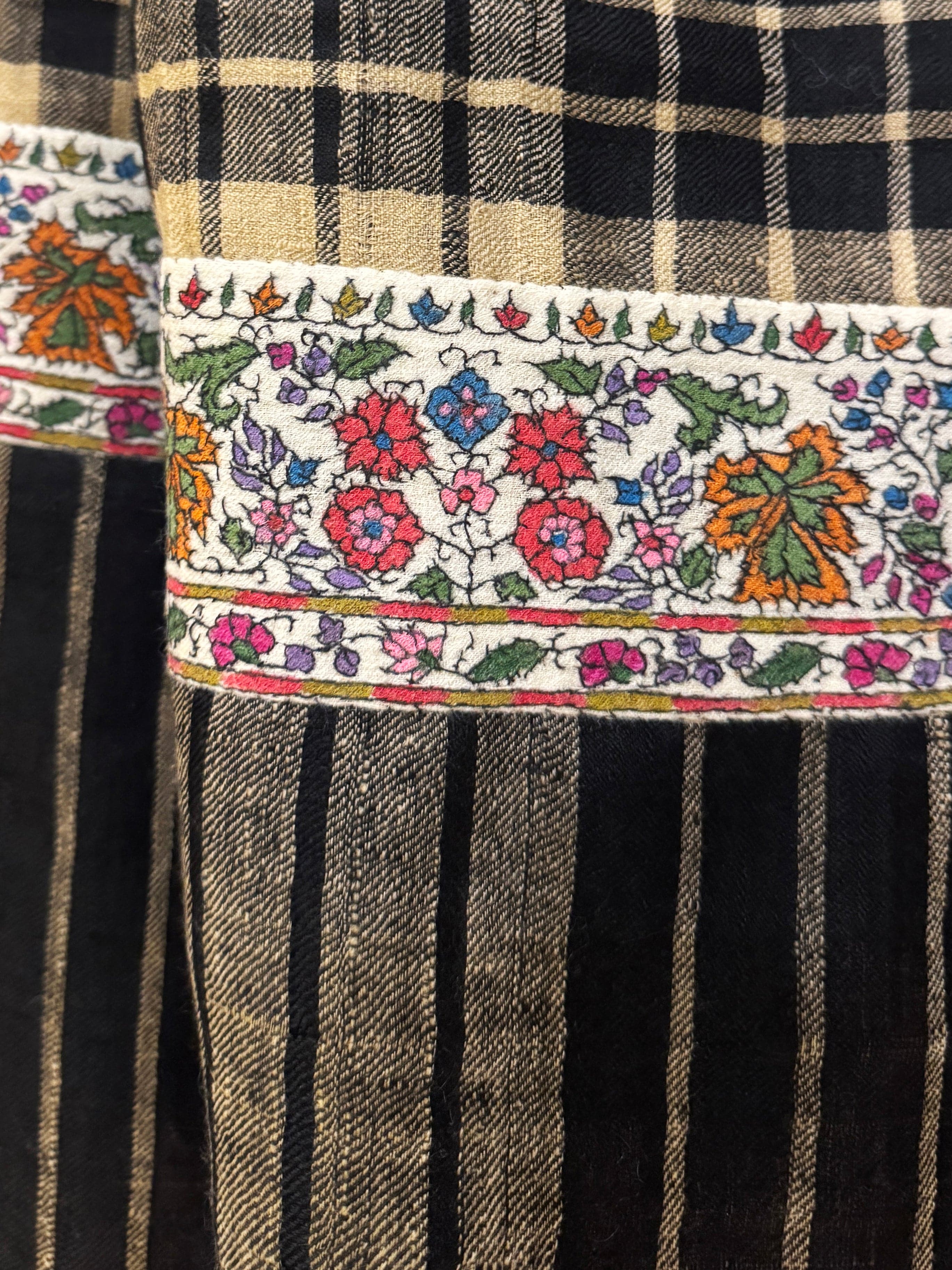 Pashtush Mens Pure Pashmina, Hand Woven Checkered with Antique Kashmiri Embroidery Border - Image 4