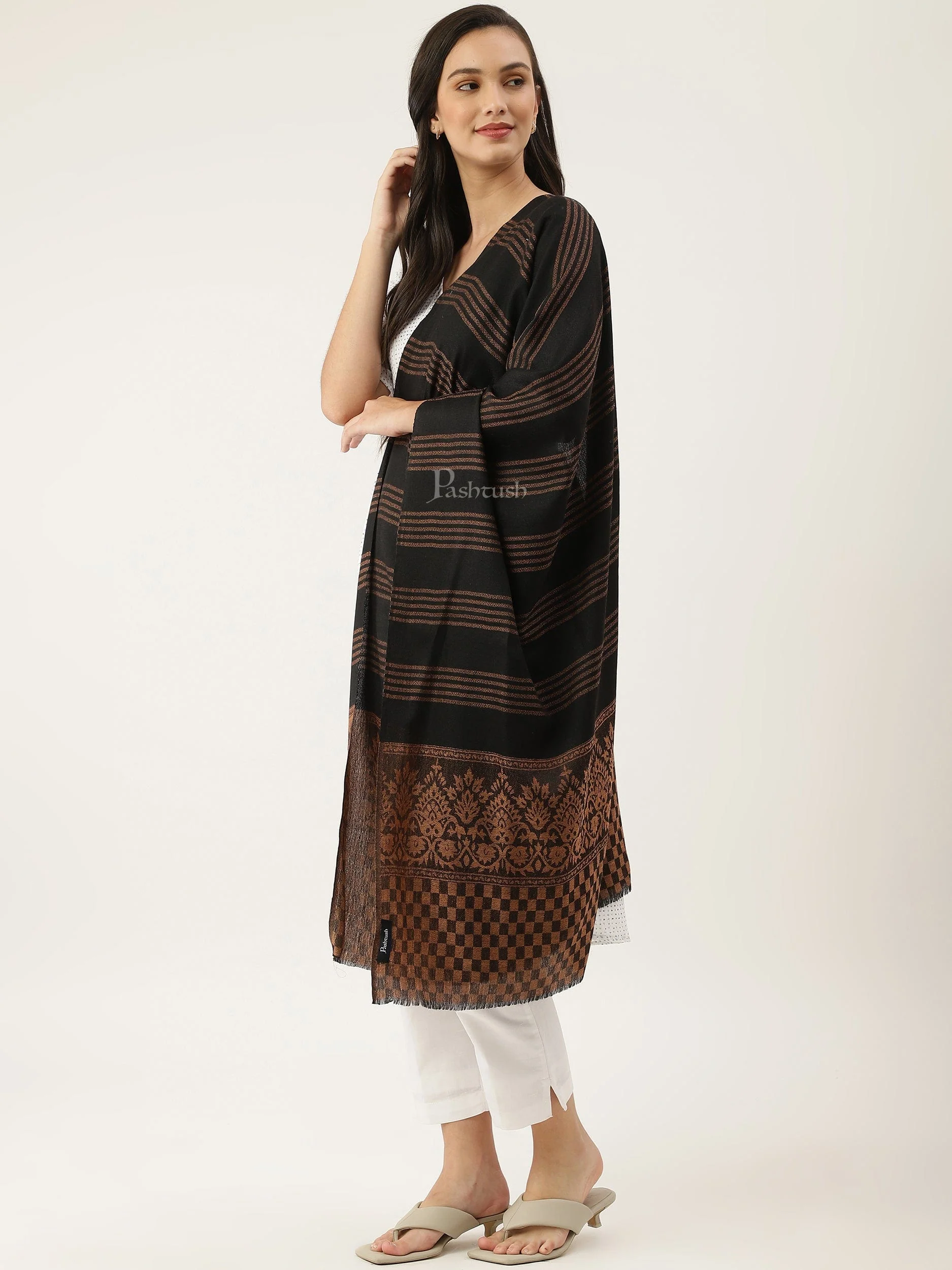 Pashtush women Extra Fine Wool stole, check design, black - Image 3