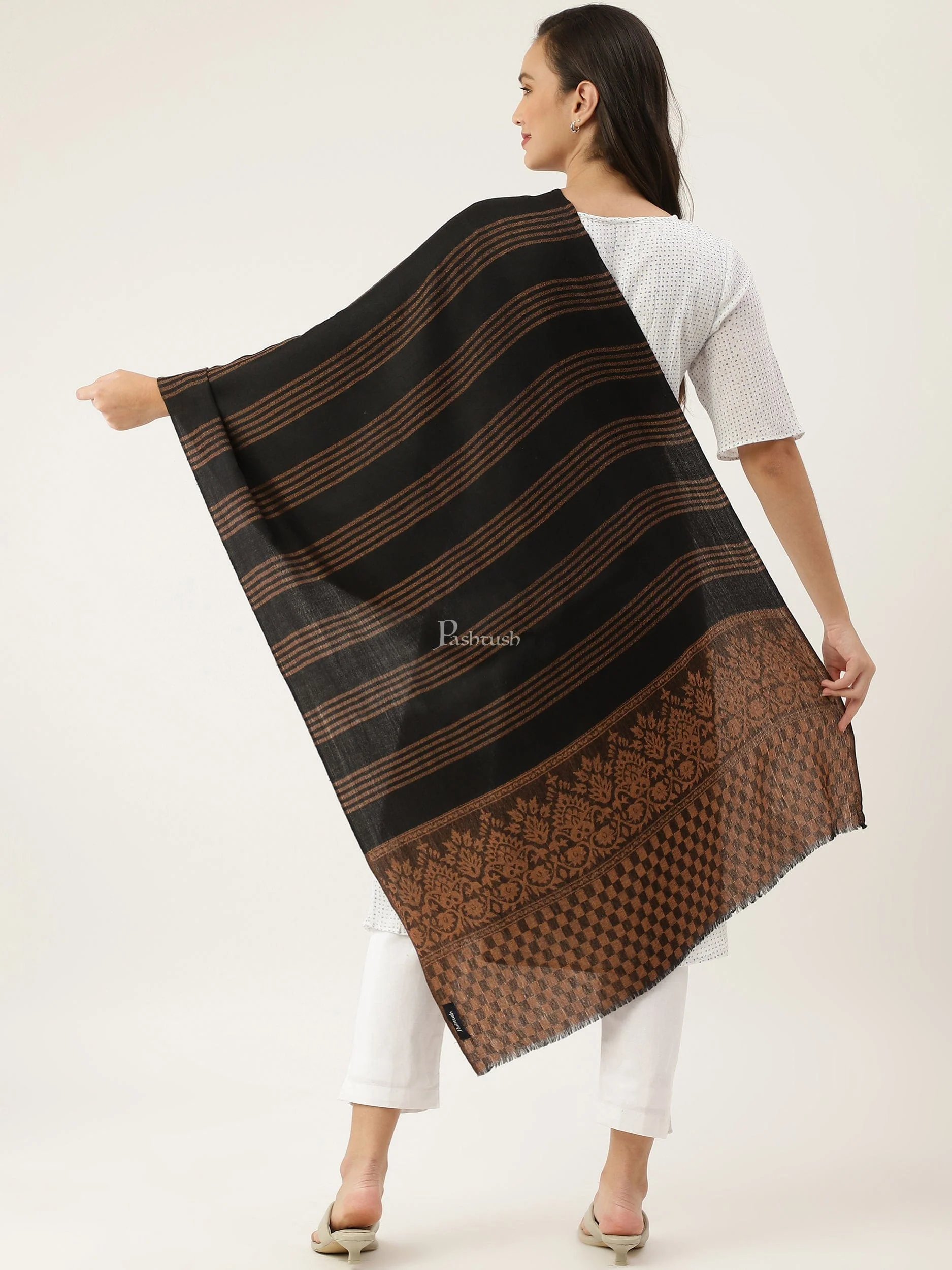 Pashtush women Extra Fine Wool stole, check design, black - Image 4