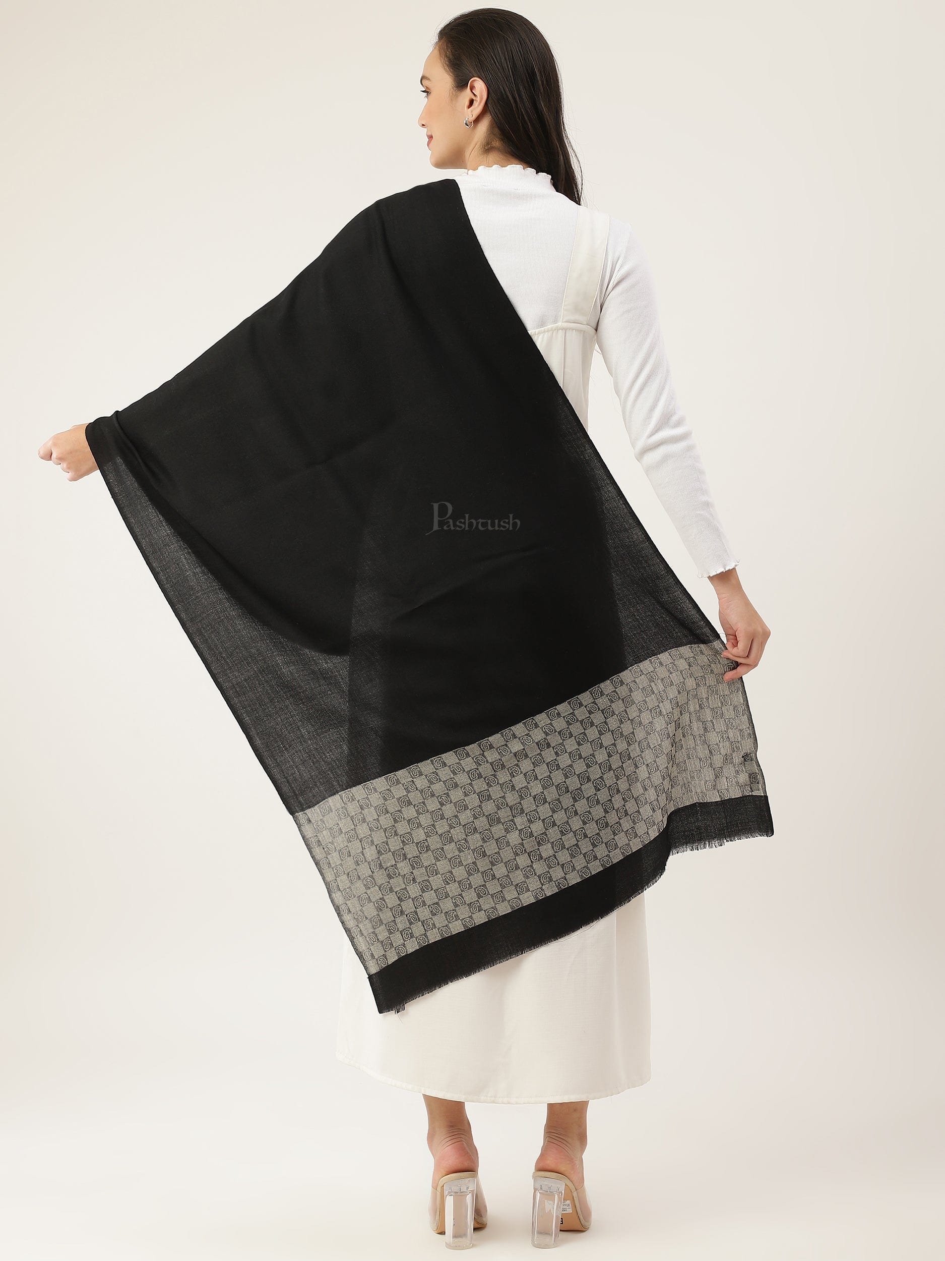 Pashtush women Extra Fine Wool stole, check palla design, Black - Image 4