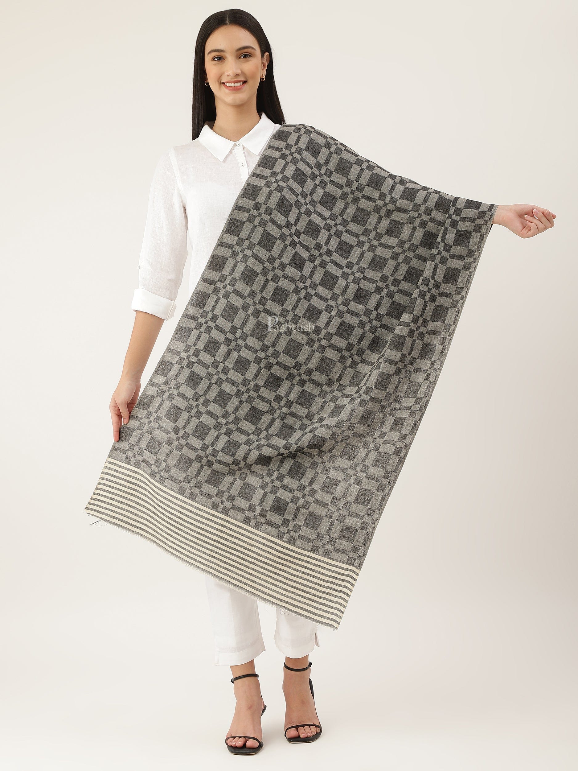 Pashtush women Extra Fine Wool stole, checkered design, Black - Image 3