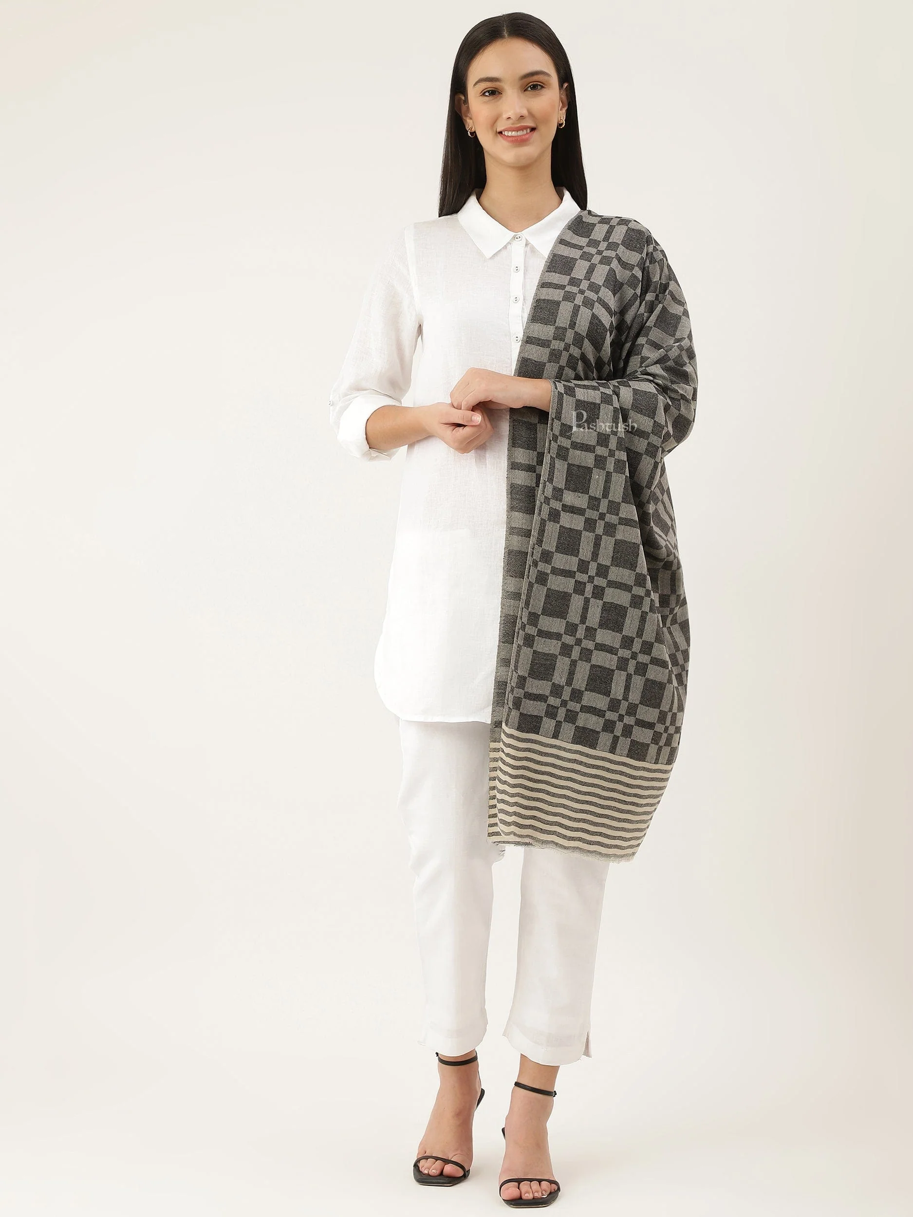 Pashtush women Extra Fine Wool stole, checkered design, Black - Image 4