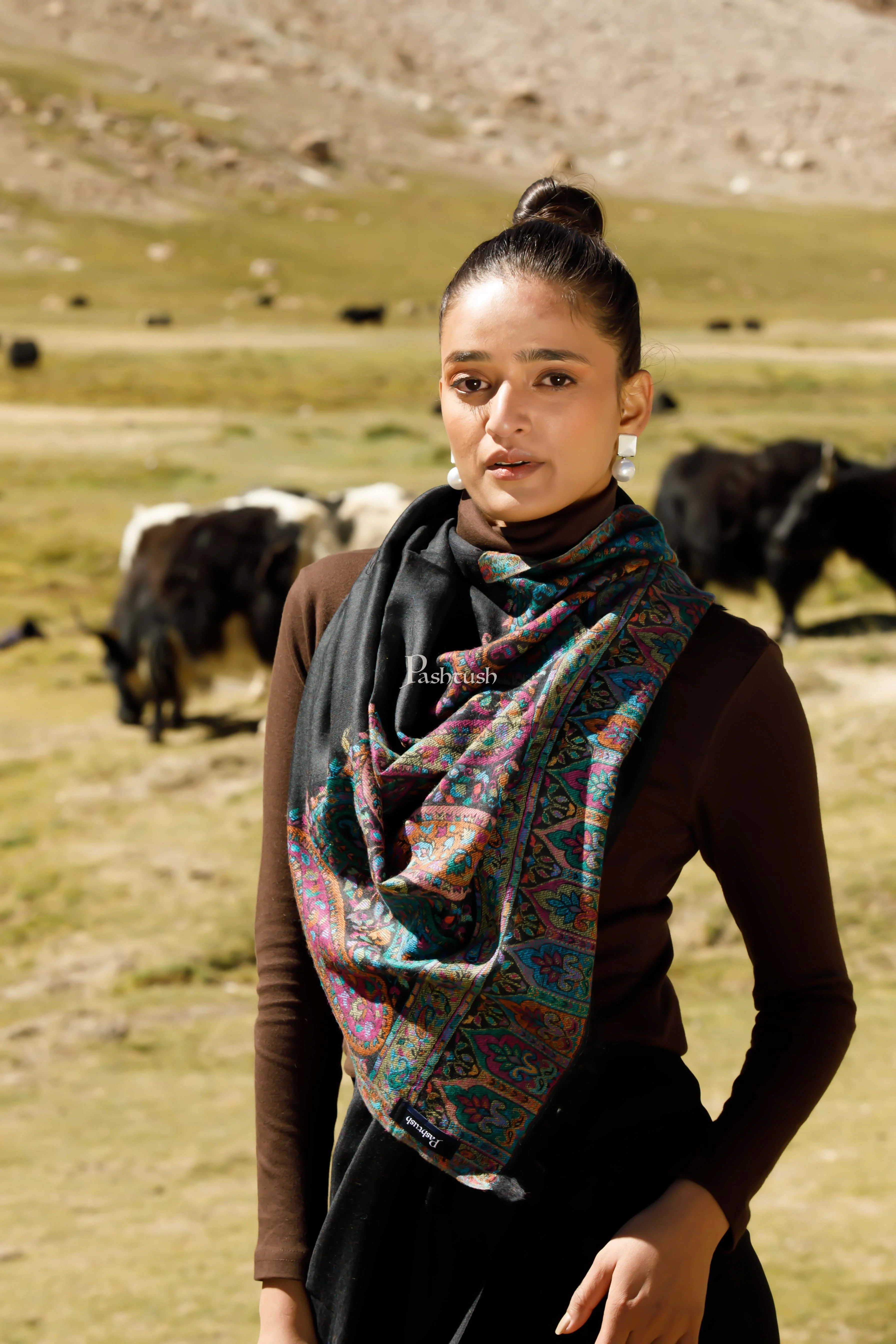 Pashtush Womens 100% Pure Wool With Woolmark Certificate Stole, Ethnic Weave Paisley Palla Design, Black