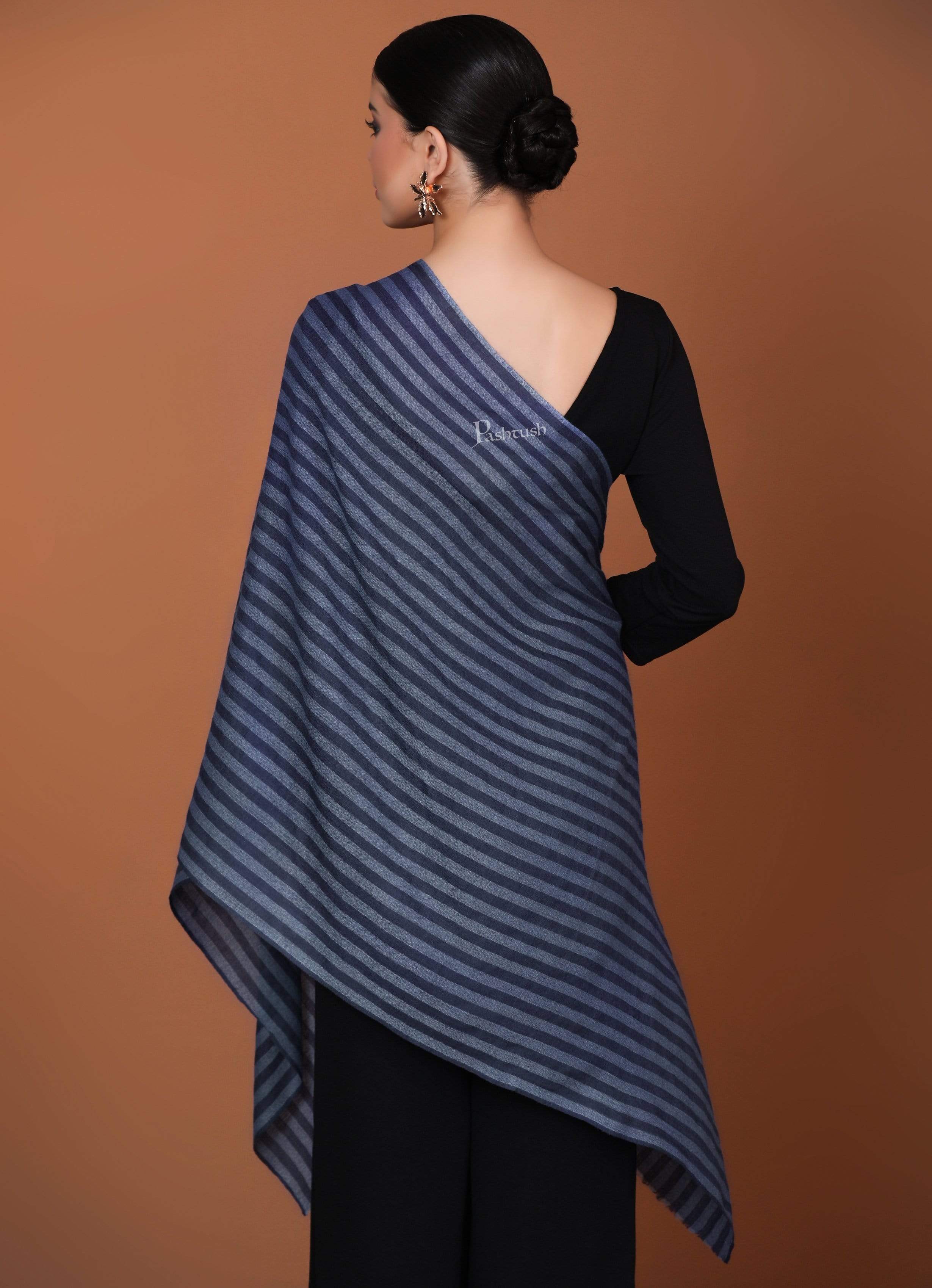 Pashtush Womens Cashmere And Wool Blended Scarf, Navy Blue - Image 3