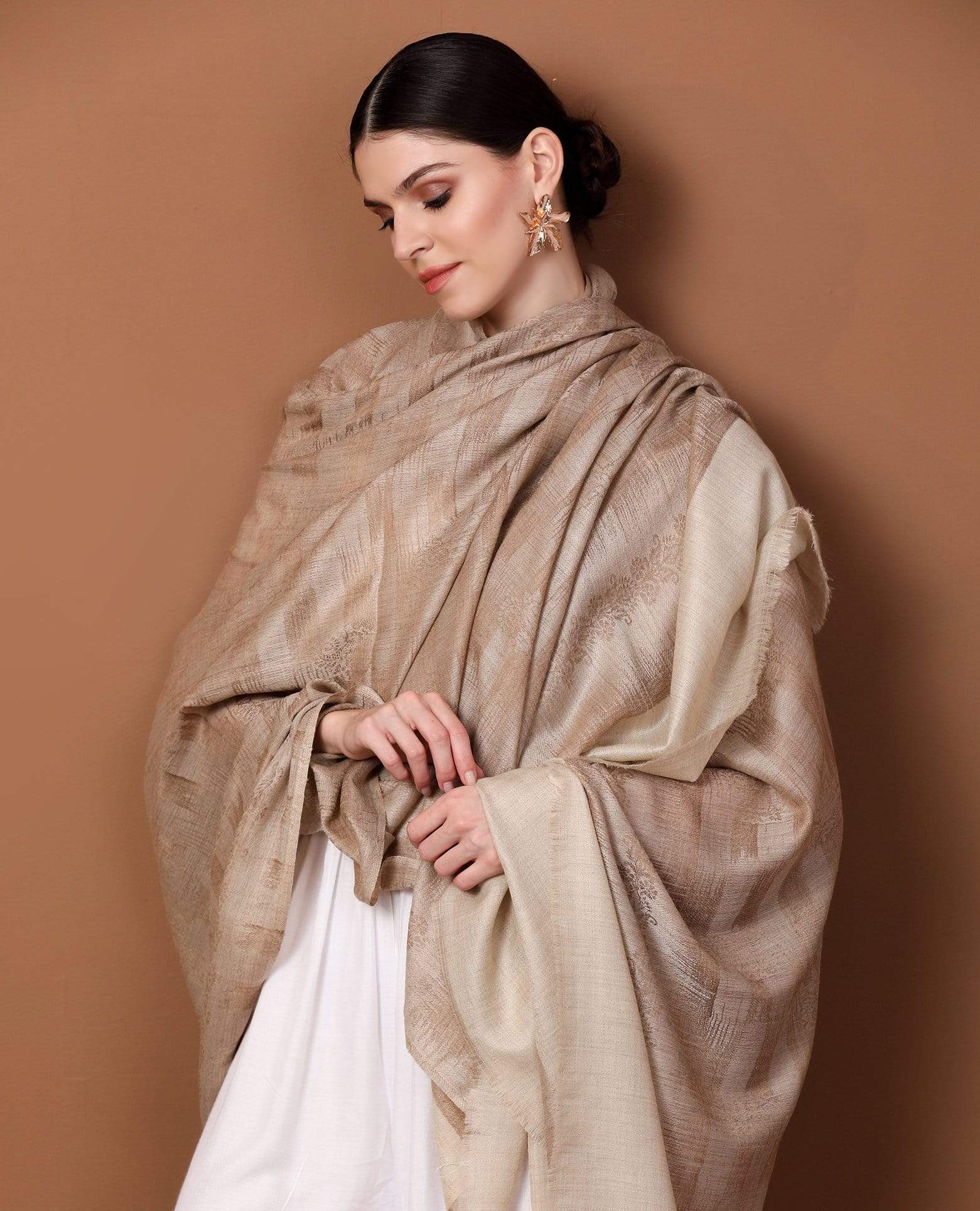 Pashtush Womens Extra Fine Wool Shawl, Jacquard, Soft, Warm And Ultra Light Weight - Image 7