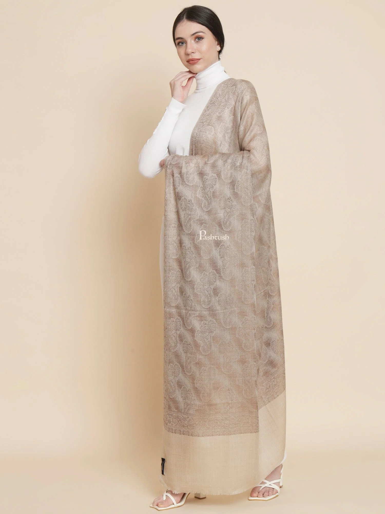 Pashtush womens Extra Fine Wool shawl, PASILEY WEAVE design, Beige - Image 4