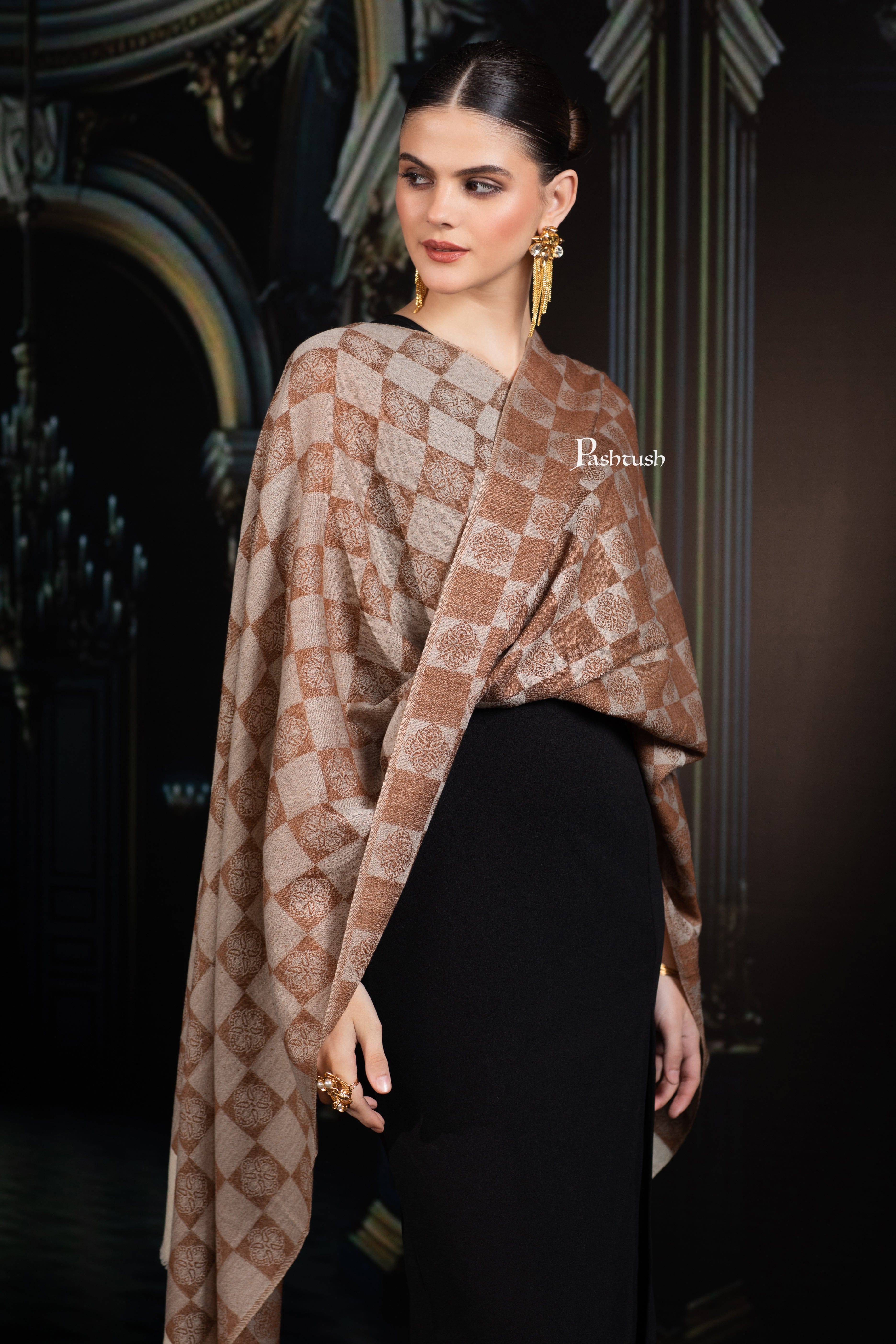 Pashtush Womens Extra Fine Wool Stole, Checkered Design, Coffee And Beige - Image 4