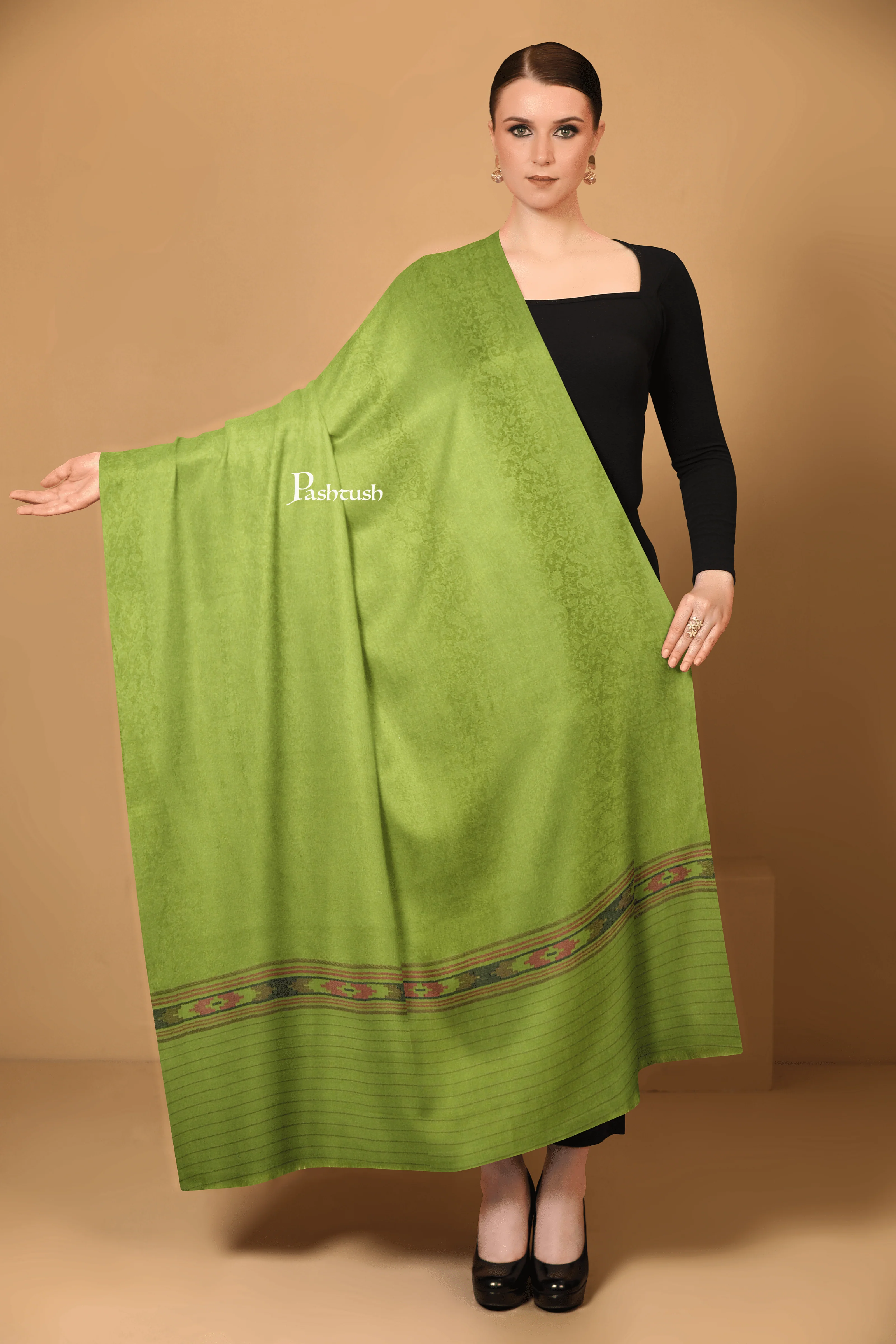 Pashtush Womens Fine Wool Shawl, Aztec Palla Design, Emerald Green - Image 2