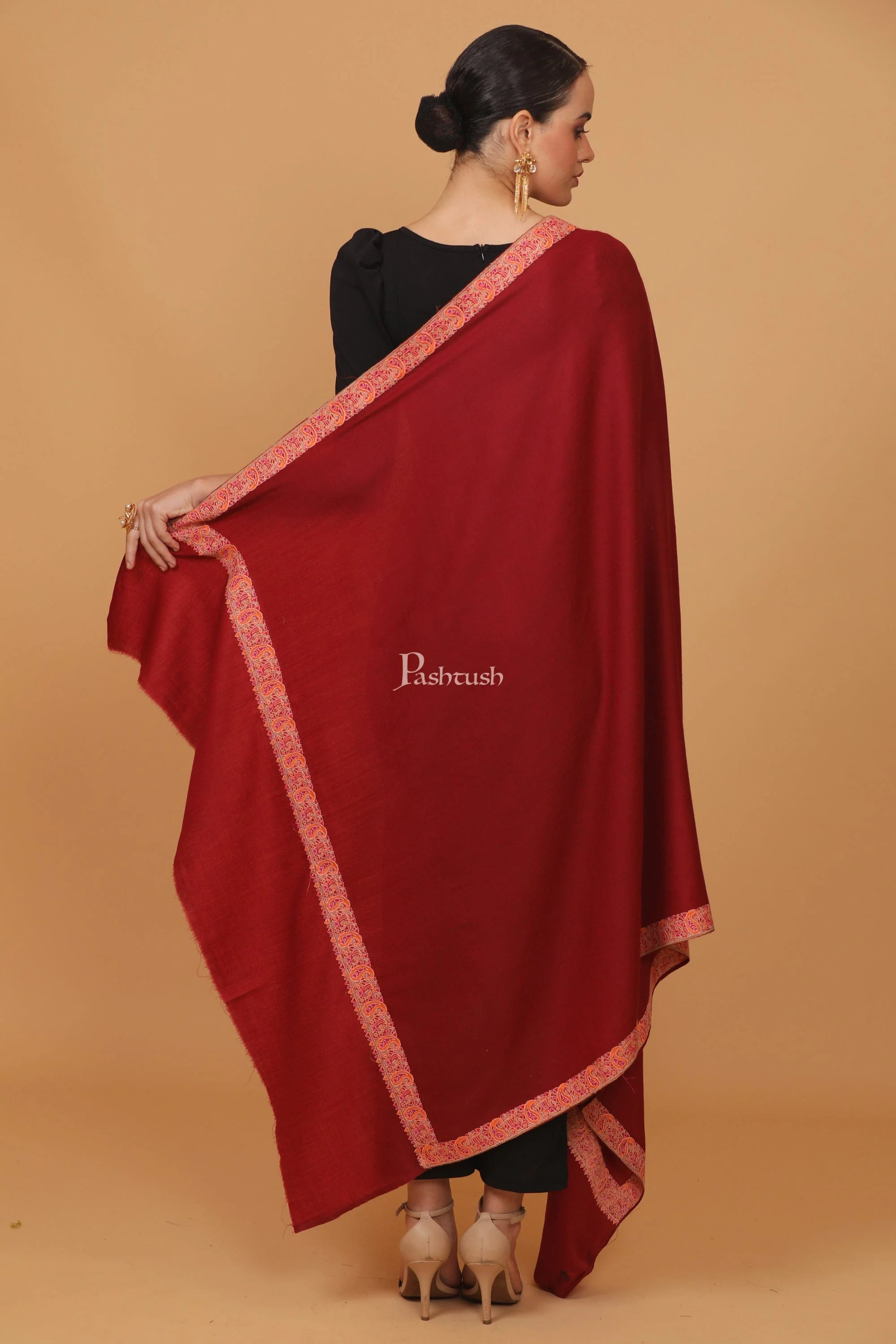 Pashtush womens Fine Wool shawl, papier mache border design, Maroon - Image 5