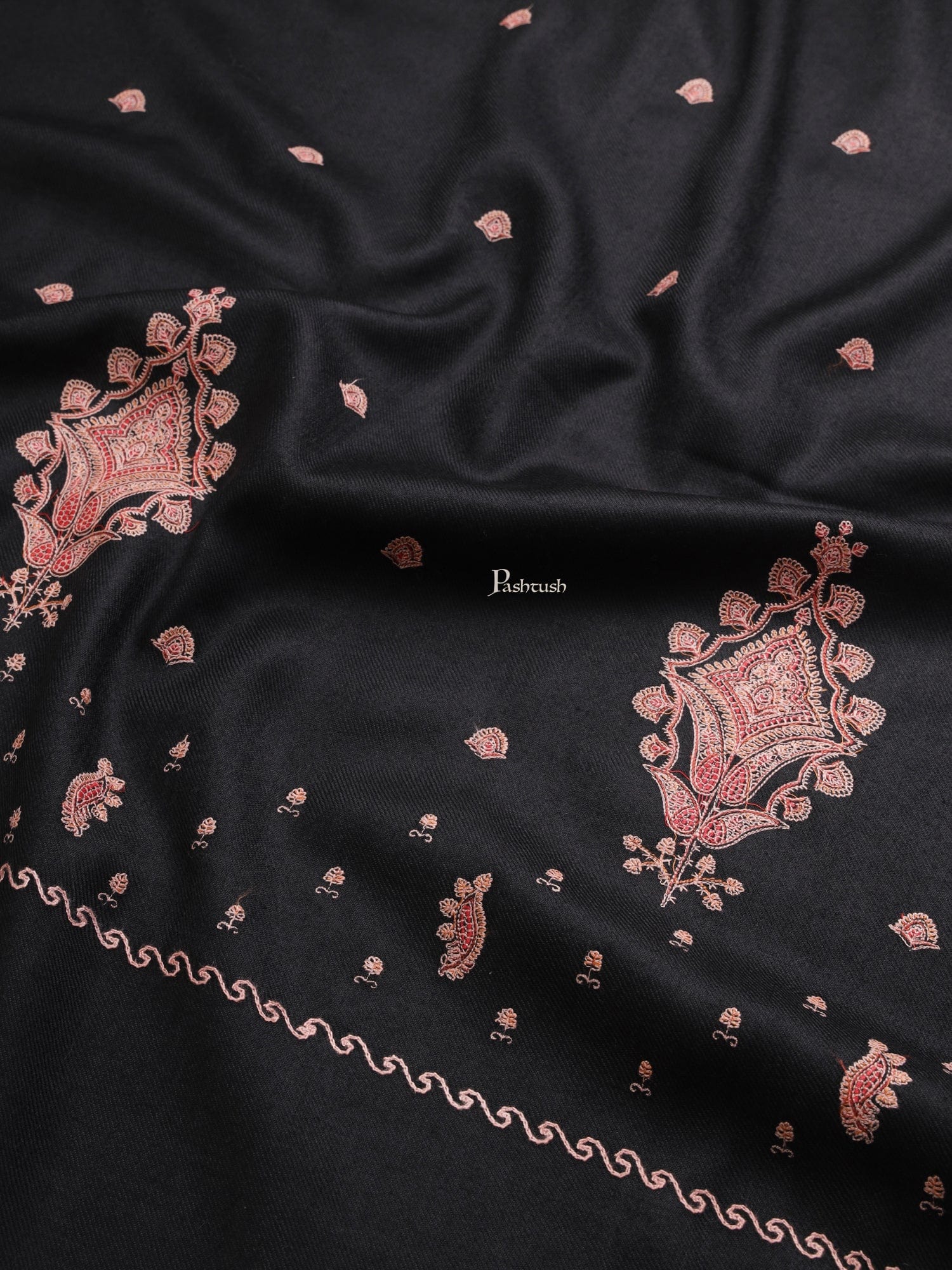 Pashtush womens Fine Wool shawl, pasiley design, Black - Image 3
