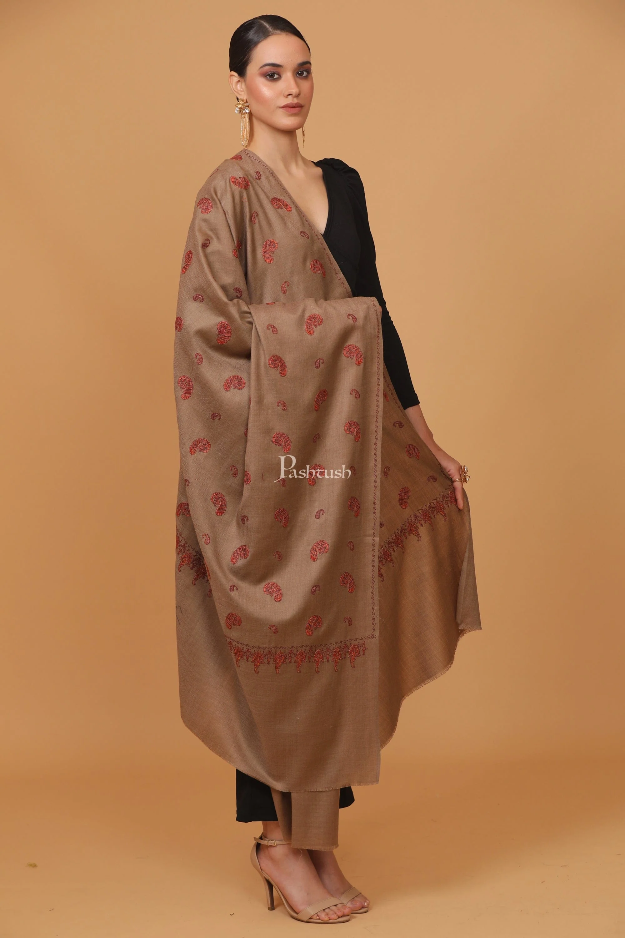 Pashtush womens Fine Wool shawl, pasiley design, Taupe - Image 7