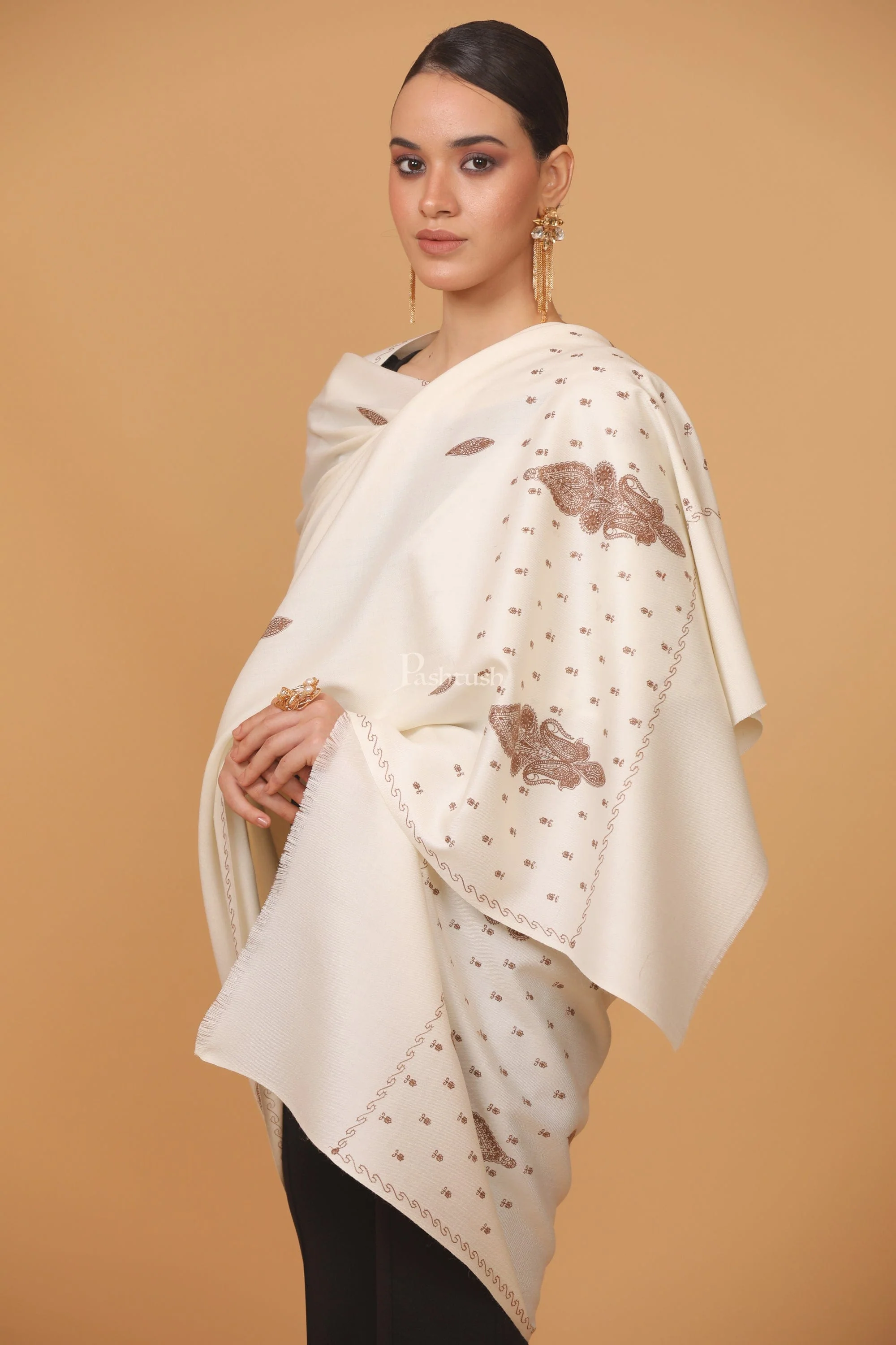 Pashtush womens Fine Wool shawl, tone and tone palla embroidery paisley design, Ivory