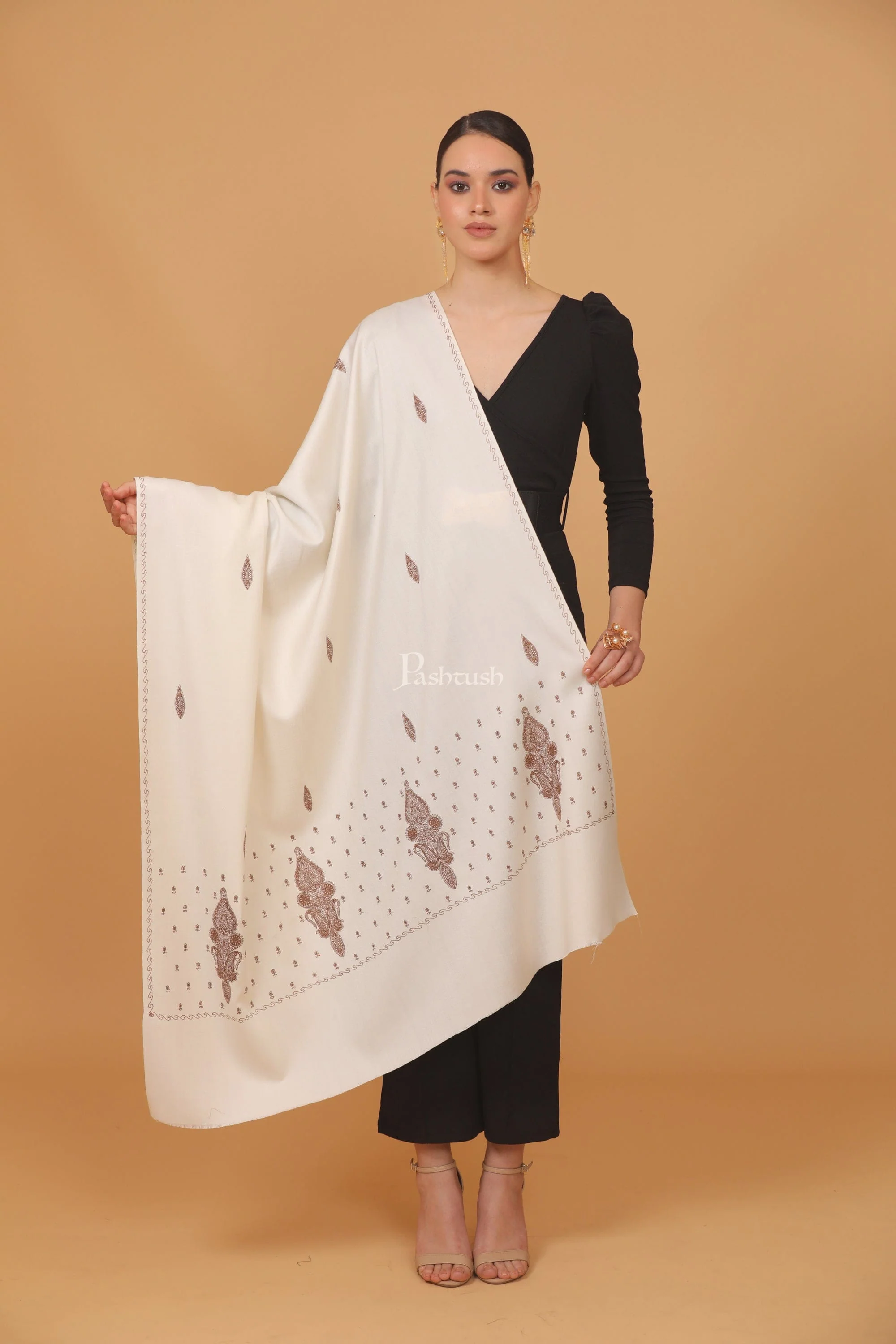Pashtush womens Fine Wool shawl, tone and tone palla embroidery paisley design, Ivory - Image 3