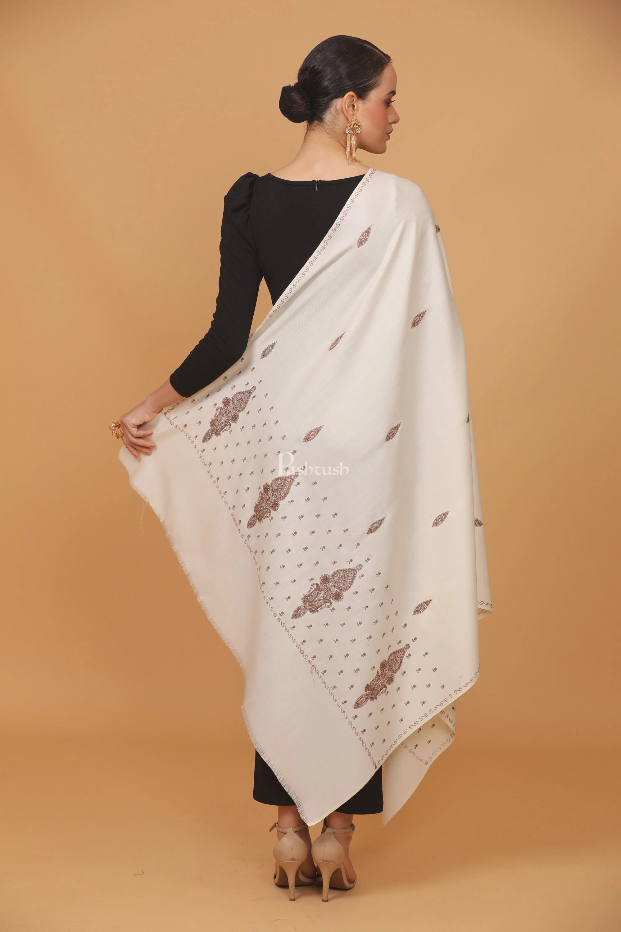 Pashtush womens Fine Wool shawl, tone and tone palla embroidery paisley design, Ivory - Image 5