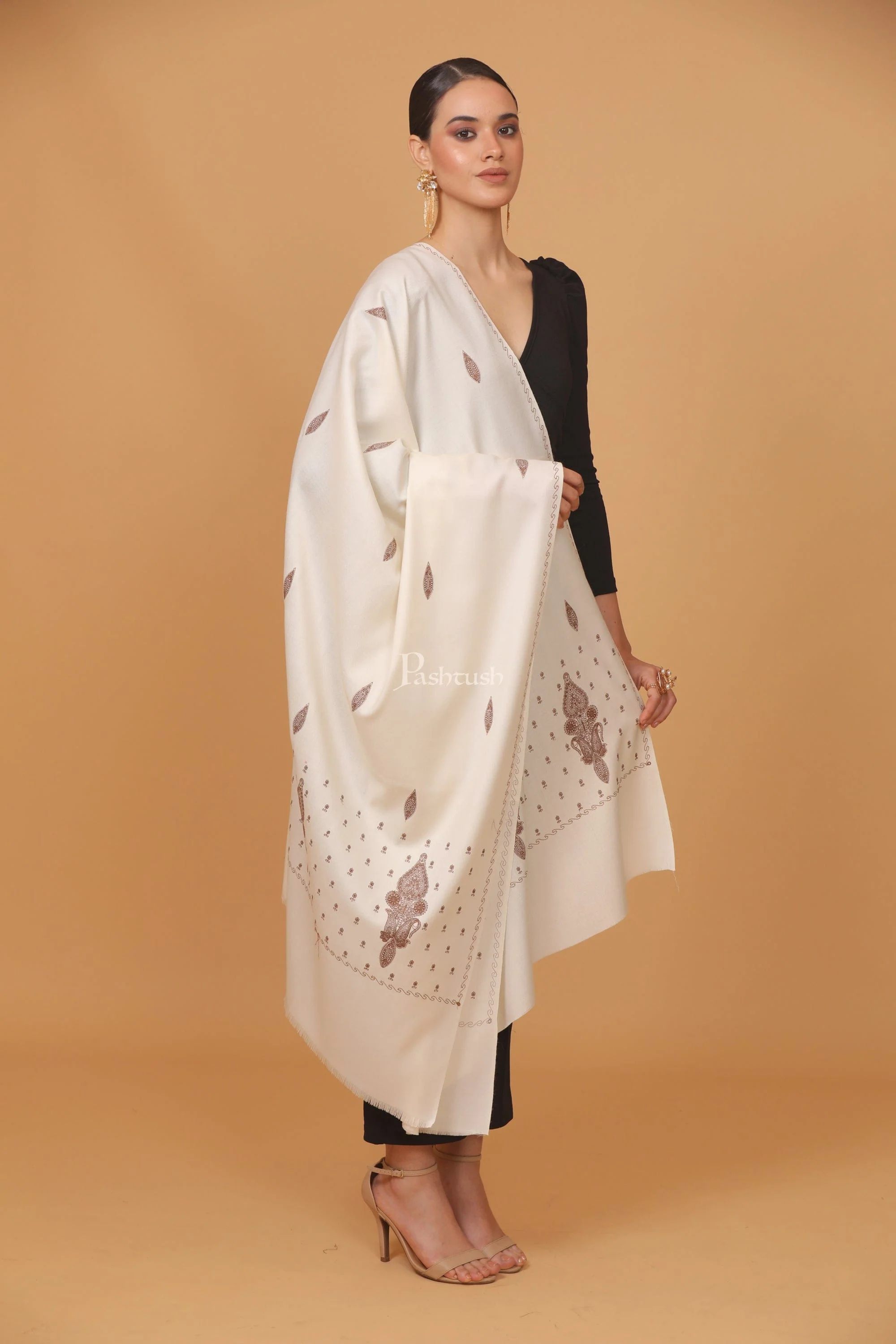 Pashtush womens Fine Wool shawl, tone and tone palla embroidery paisley design, Ivory - Image 6