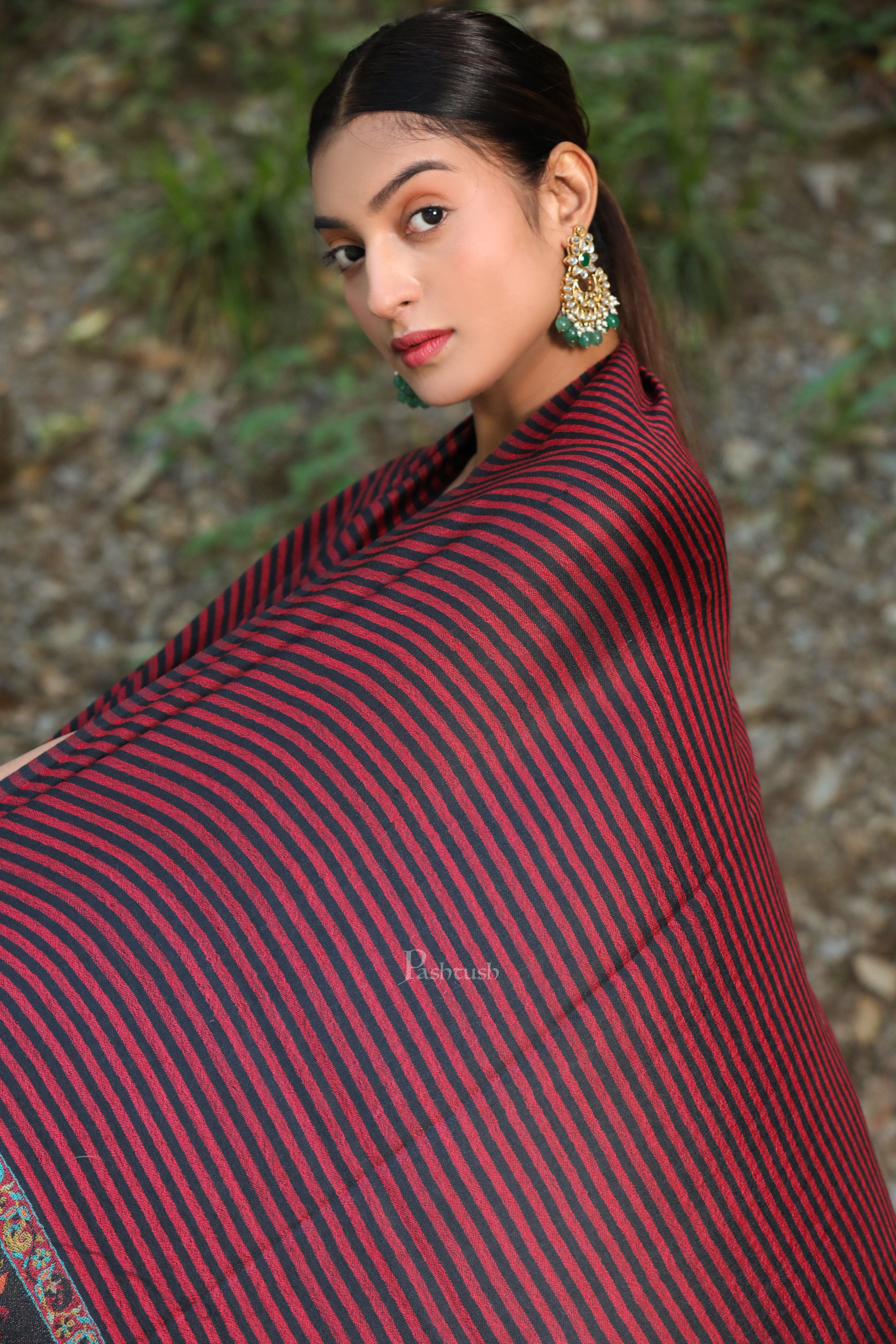 PASHTUSH WOMENS FINE WOOL SHAWL, WITH ETHNIC PALLA WEAVE - Image 2