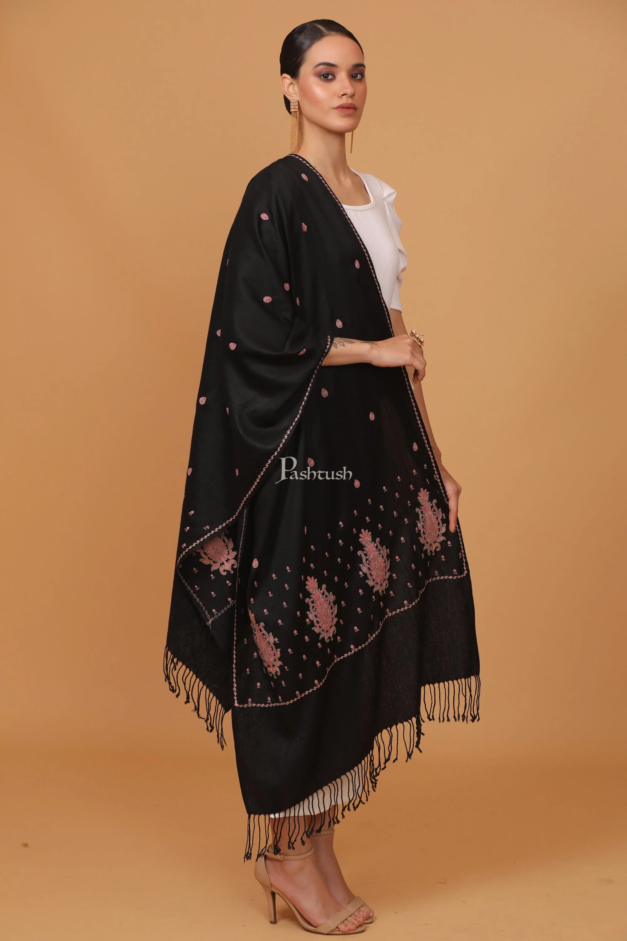 Pashtush womens Fine Wool stole, booti design, Black - Image 5