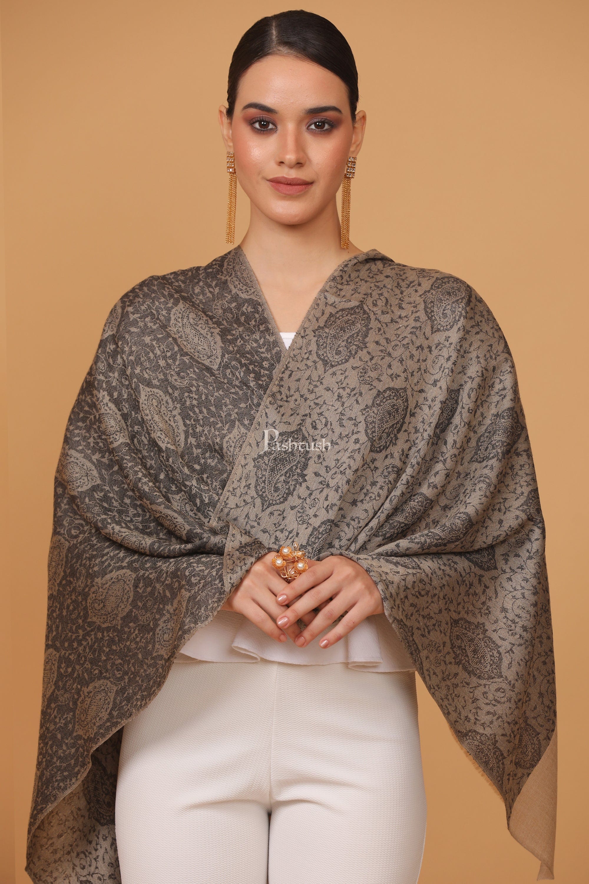 Pashtush womens Fine Wool stole, jacquard design, Black And Beige - Image 2