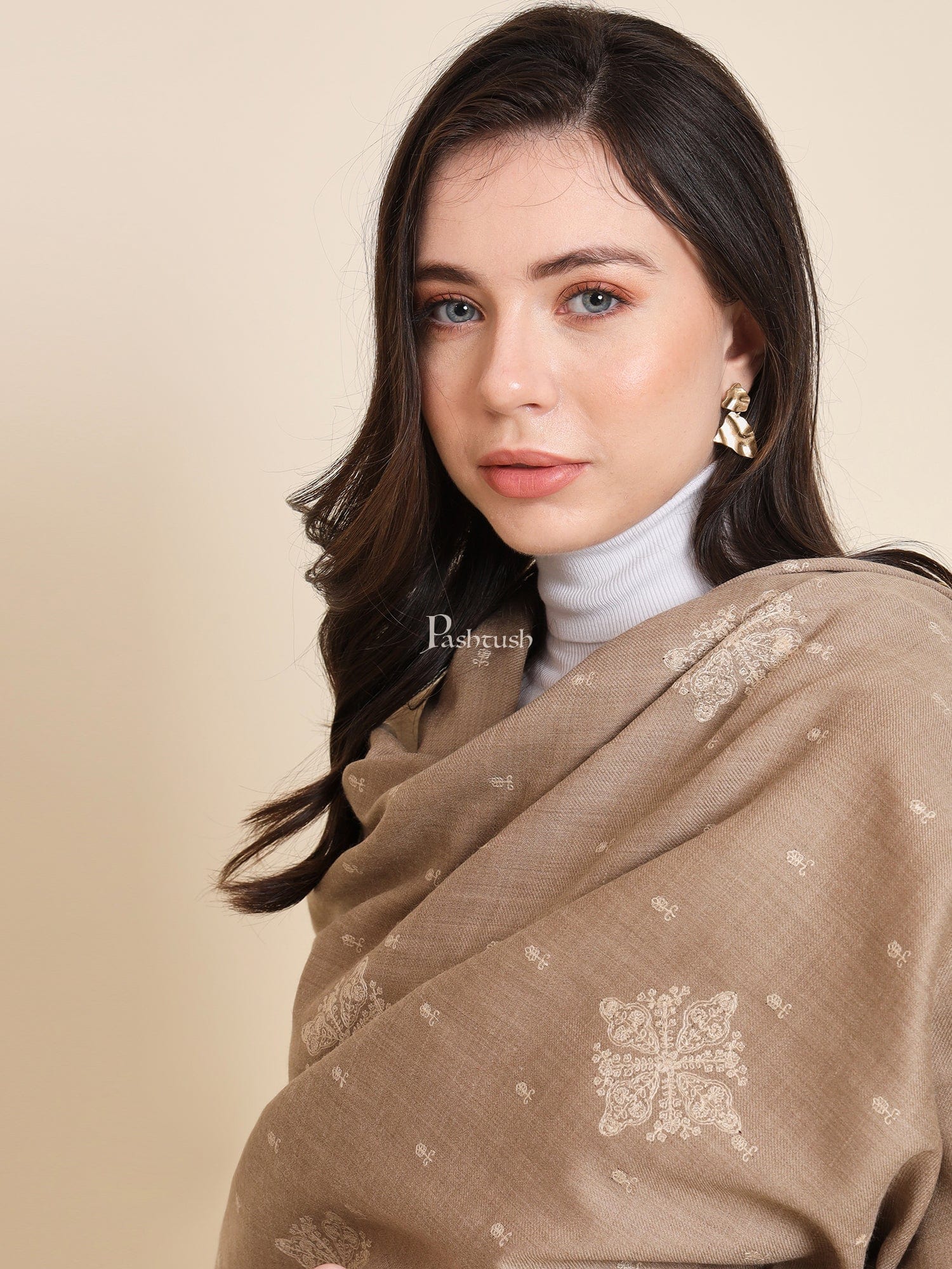 Pashtush Womens shawl, Fine Wool, Bootey Kashmiri Embroidery, Taupe and Maroon - Image 4