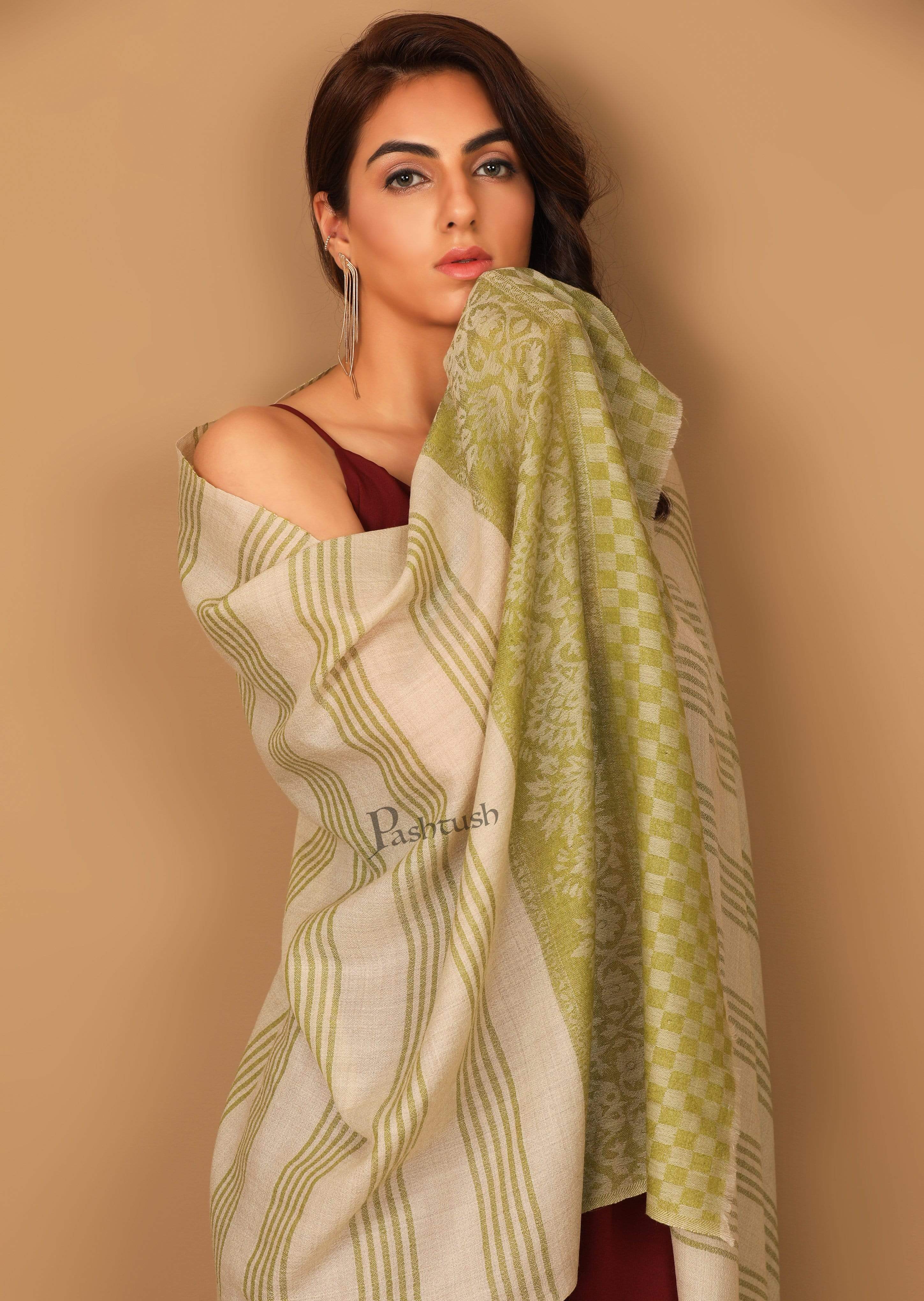 Pashtush Women'S Soft Fine Wool Paisley Scarf, Soft And Warm, Emerald Green