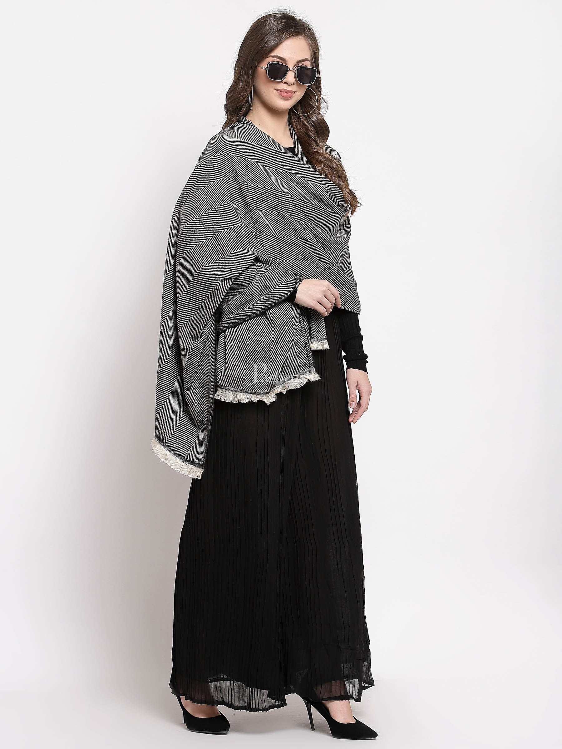 Pashtush Womens Thick And Warm Woollen Scarf, Oversized, Smoked Grey - Image 3