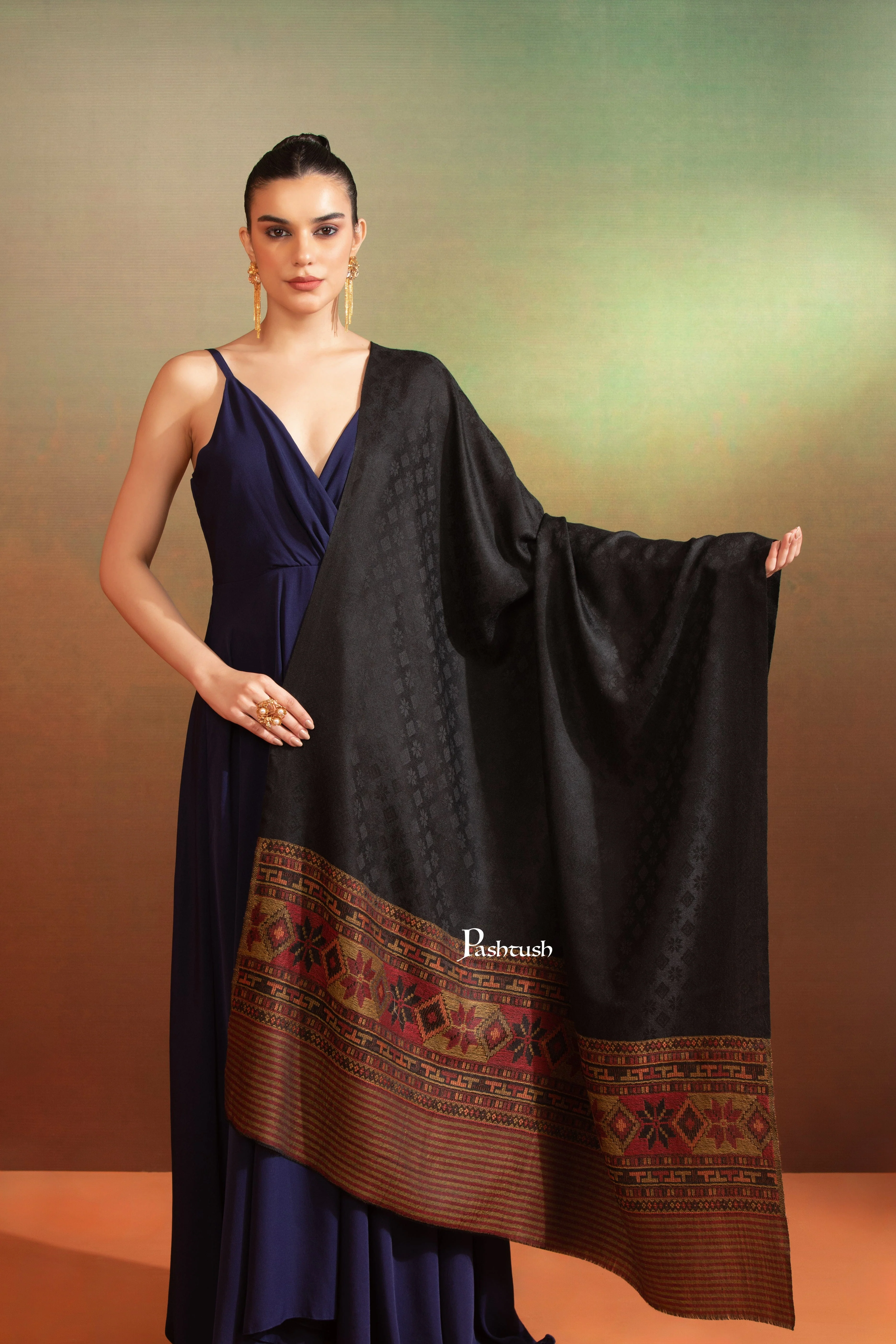 Pashtush Womens, Extra Fine Wool, Aztec Striped Palla Woven, Black - Image 3